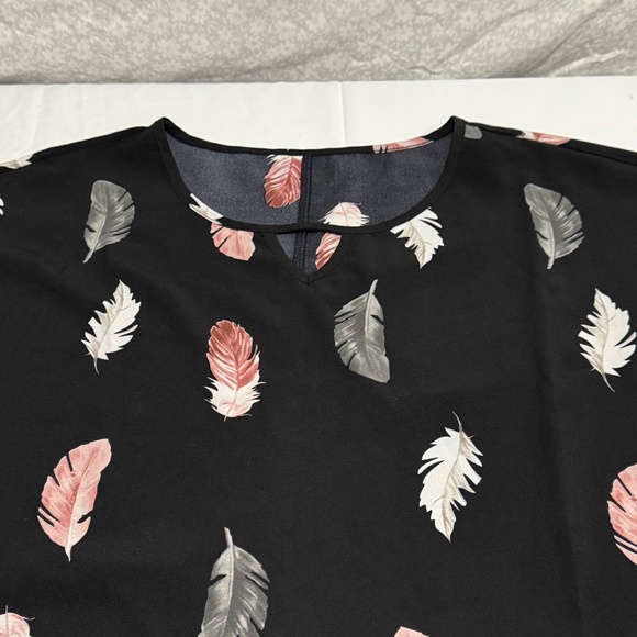 woman black blouse with leaves pattern - Picture 2 of 3